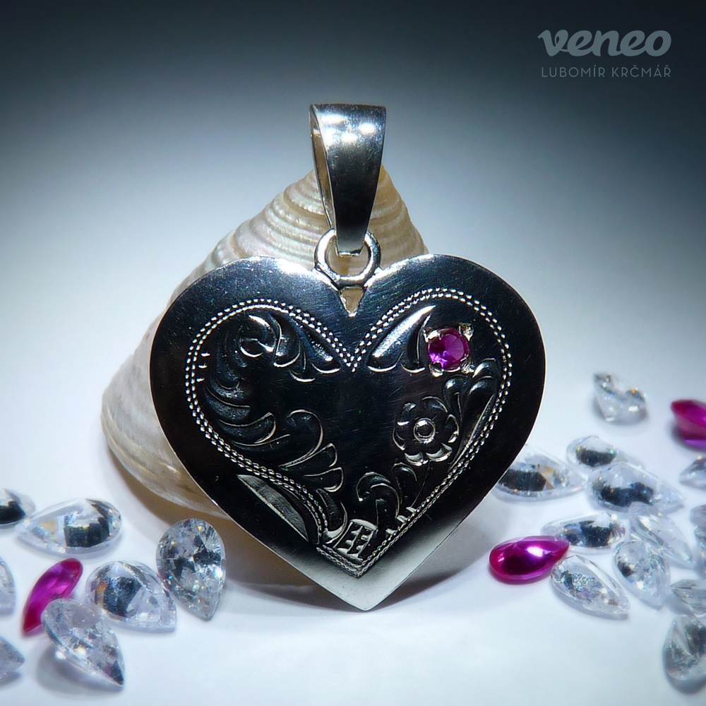 Srdce 3054 - přívěsek ve tvaru srdce s rubínem, Materiál: Stříbro, ryzost 925/1000